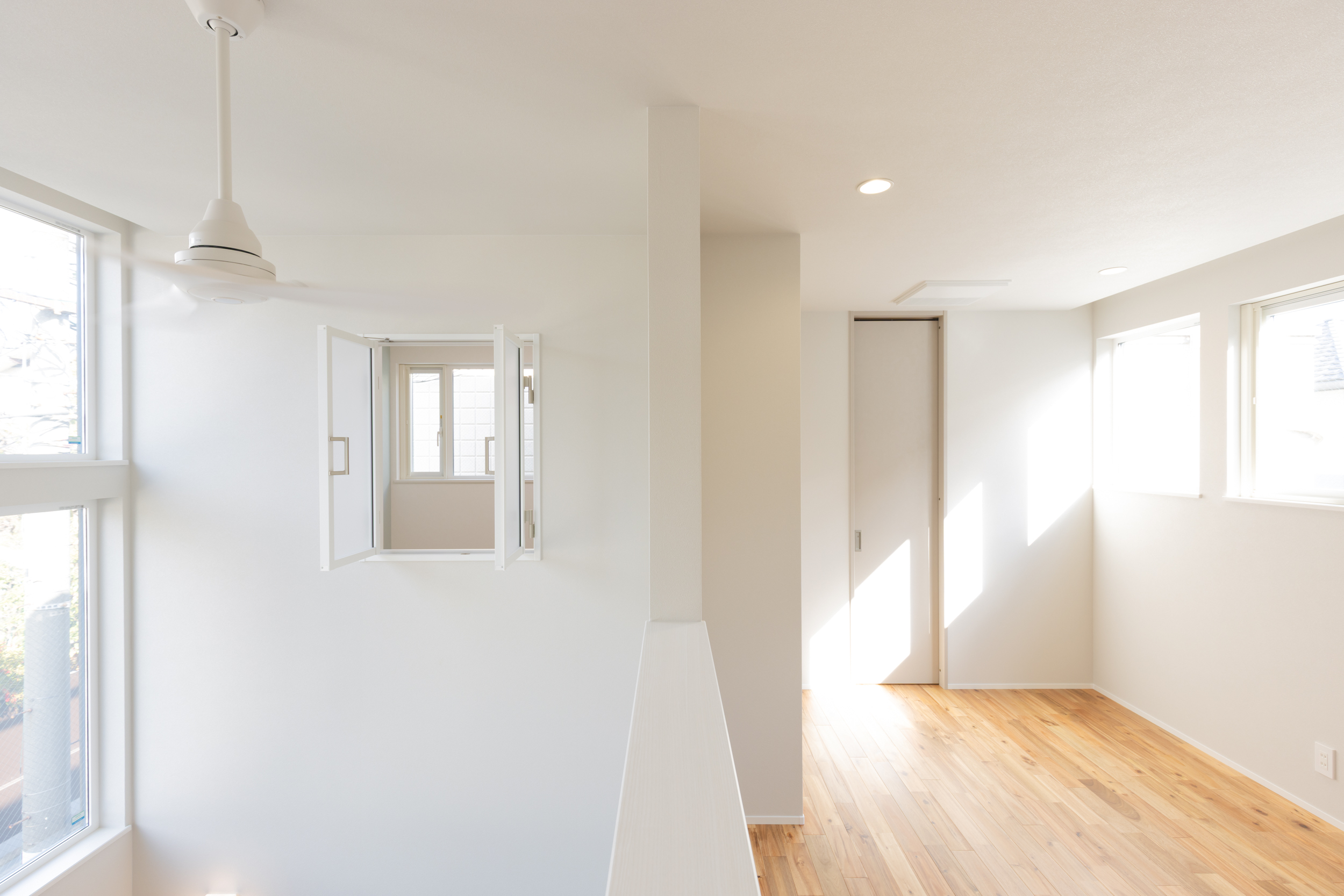 空を仰ぐリビング×L型空間×隠し動線。ヌックが叶える30坪の傑作