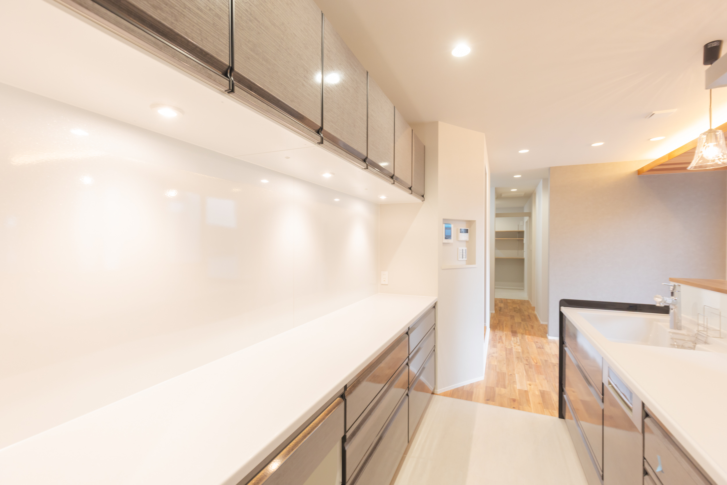 空を仰ぐリビング×L型空間×隠し動線。ヌックが叶える30坪の傑作