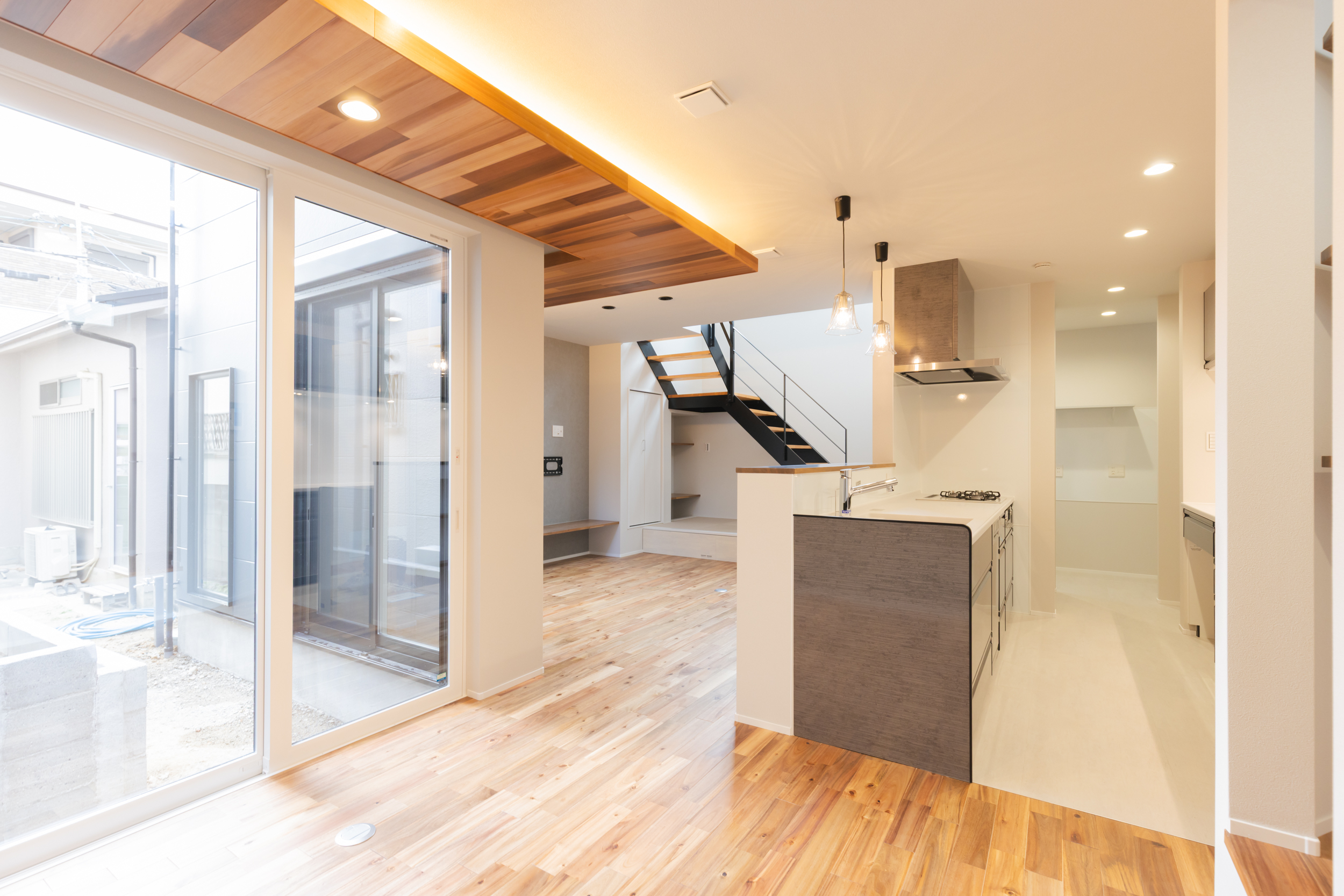 空を仰ぐリビング×L型空間×隠し動線。ヌックが叶える30坪の傑作