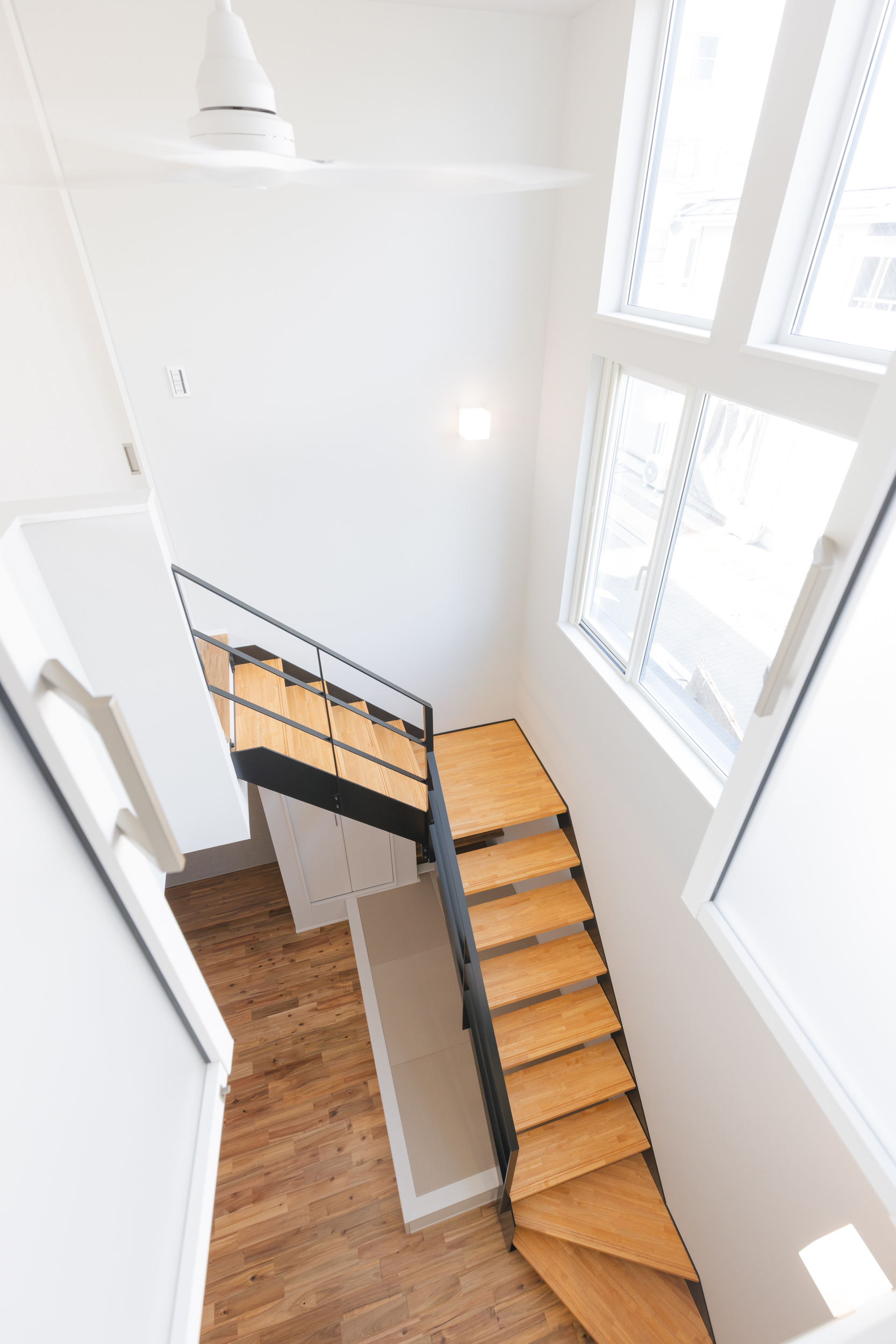 空を仰ぐリビング×L型空間×隠し動線。ヌックが叶える30坪の傑作